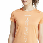 Damen Kurzarm-T-Shirt Adidas Agravic Shirt Orange