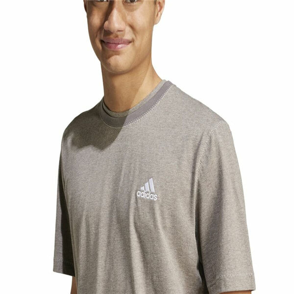 Herren Kurzarm-T-Shirt Adidas Seasonal Essentials Braun Hellgrau