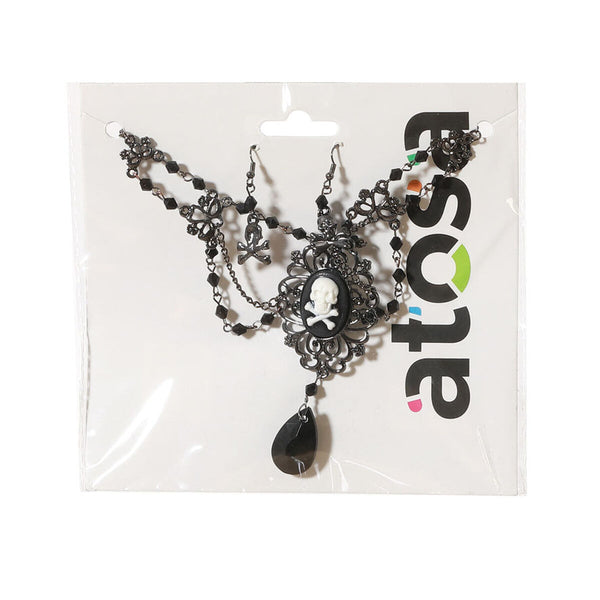 Sets aus Halsketten und passenden Ohrringen