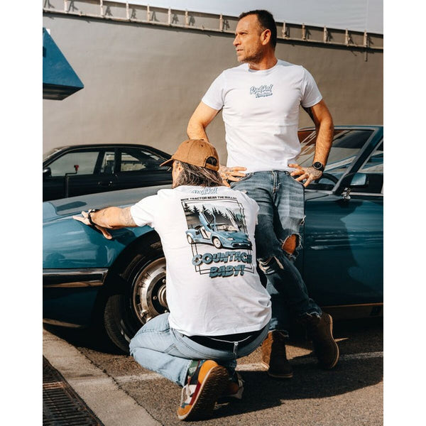 Herren Kurzarm-T-Shirt RADIKAL  NICE TRACTOR NEAR THE BULLS Weiß XXL